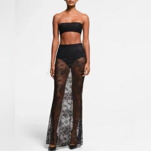 Skims Ultra Fine Lace Long Skirt sz small/medium